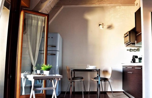 Milan Centre Apartment | HomeLovers Città Studi Flat with Terrace
