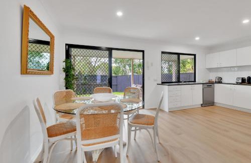 Carindale House | Homely 3-Bed Townhouse with Pool & Gym Access