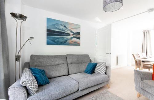 Stoke-on-Trent Apartment | Homely 4BD Townhouse - Next to Hanley Park