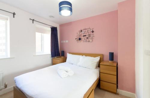 Stoke-on-Trent Apartment | Homely 4BD Townhouse - Next to Hanley Park