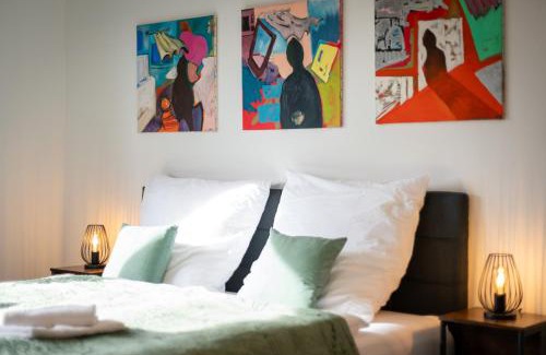 Bielefeld Apartment | HOMELY-Apartment ManhattanART, Zentral, Parkplatz, Billard,PS4, Dart, Balkon
