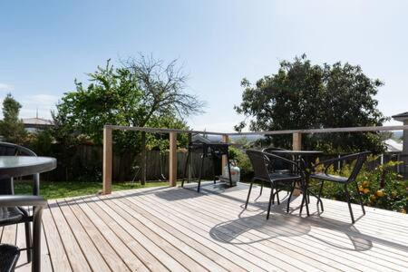 Newstead House | Homely Cottage: Near the City Wifi & Parking