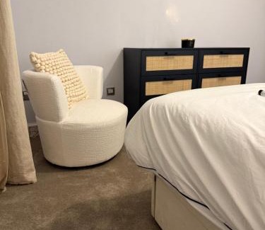 Glasgow Apartment | Homely in Hampden