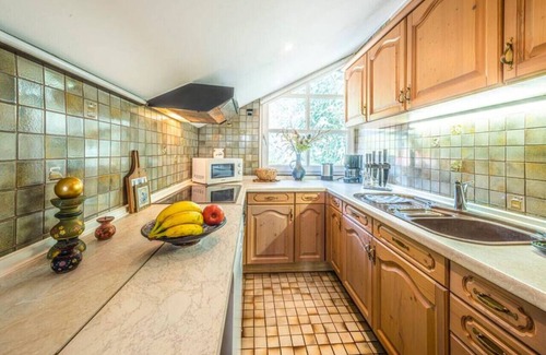 Ammerland Apartment | Homely Stay in a romantic lodging with sauna & gym