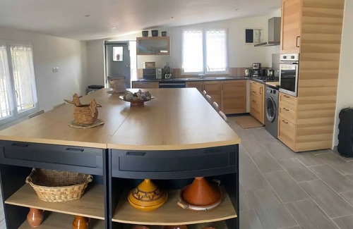 Saint-Hilaire-de-Beauvoir Villa | Homerez - Villa in Saint-Hilaire-de-Beauvoir