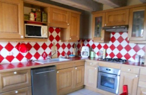 Saint-Vincent-Rive-d'Olt Villa | Homerez - Villa for 8 ppl. with swimming-pool at Saint-Vincent-Rive-d'Olt