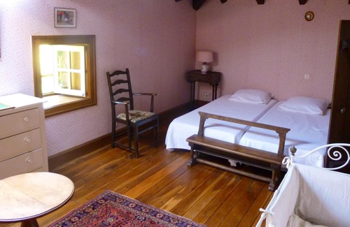 Genouillac House | Homerez - Spacious house for 8 ppl. with terrace at Terres-de-Haute-Charente