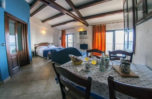Capo Mulini Apartment | Homerez - 10 m away from the beach! Appartement for 4 ppl. at Capo Mulini