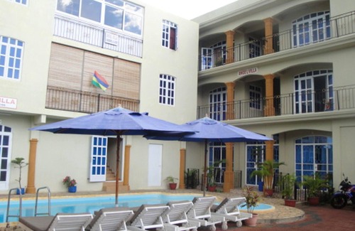 Pointe aux Biches Apartment | Homerez - 200 m away from the beach! Appartement for 4 ppl. with shared pool