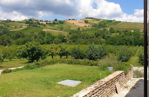 Montalto delle Marche Apartment | Homerez - Appartement for 4 ppl. with shared pool at Montalto delle Marche