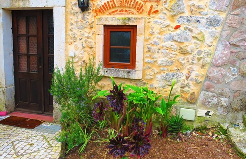 Sao Joao Batista House | Homerez - Amazing house for 6 ppl. with shared pool and balcony at Porto de Mós
