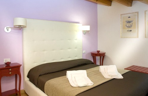 Partinico Apartment | Homerez - Apartement 6 km away from the beach for 4 ppl. with shared pool