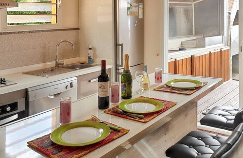 Saint-Paul Apartment | Homerez - Apartment in Saint-Paul, Sea View