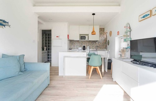 Praia de Santa Cruz Apartment | Homerez - Apartment in Silveira