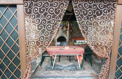 Villa-Nabian Apartment | Homerez - Appartement for 4 ppl. with shared pool and garden at Villa-nabian