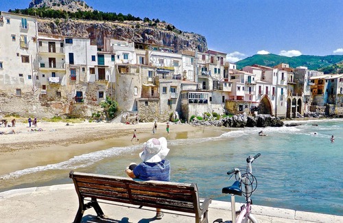 Partinico Apartment | Homerez - Appartement 6 km away from the beach for 4 ppl. with shared pool