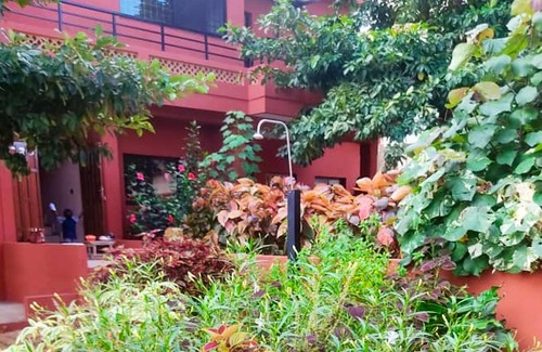 Porto-Novo Apartment | Homerez - Appartement for 4 ppl. with shared pool and garden at Porto-Novo