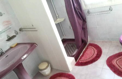 Villeneuve d'Aveyron Apartment | Homerez - Appartement for 6 ppl. with garden, terrace and balcony at Villeneuve