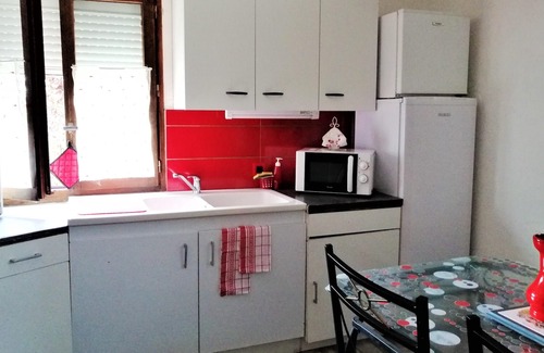 Villeneuve d'Aveyron Apartment | Homerez - Appartement for 6 ppl. with garden, terrace and balcony at Villeneuve