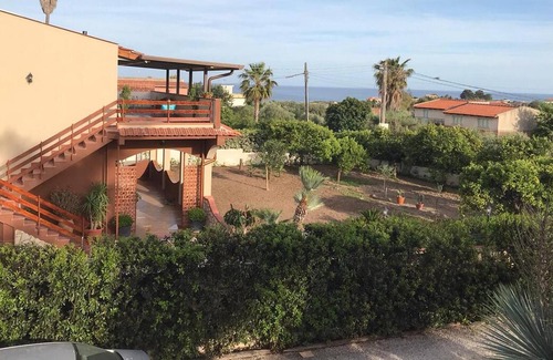 Gallina Apartment | Homerez - Beautiful apartment With sea view and garden