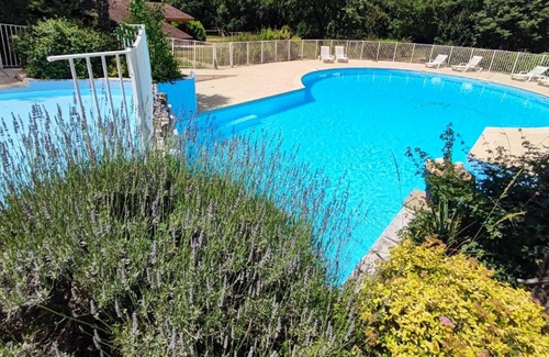 Mauroux Ski Chalet | Homerez - Beautiful chalet for 6 ppl. with shared pool and terrace at Mauroux