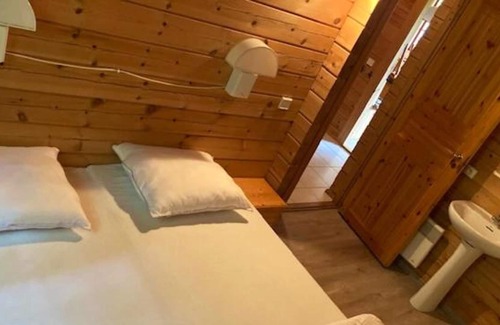 Mauroux Ski Chalet | Homerez - Beautiful chalet for 6 ppl. with shared pool and terrace at Mauroux
