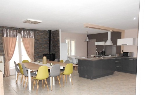 Tour-en-Sologne House | Homerez - Big house for 15 ppl. with garden at Tour-en-Sologne