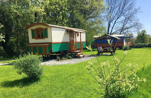 Saint-Pardoux House | Homerez - Bungalow for 4 ppl. with shared pool and terrace at Saint-Pardoux