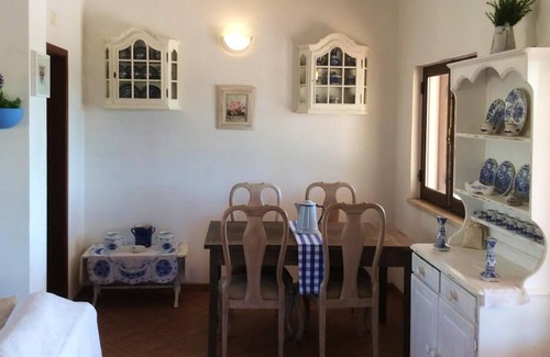 Aldeia dos Palheiros Ski Chalet | Homerez - Chalet for 5 ppl. with swimming-pool, jacuzzi and garden at Ourique