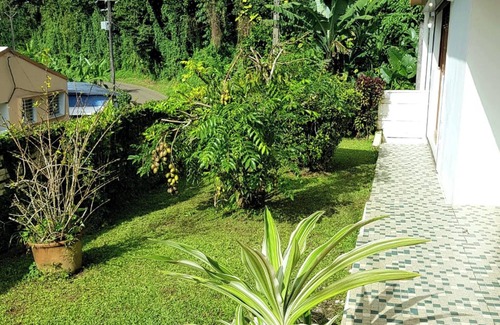 Le Lorrain House | Homerez - Charming House in Le Lorrain with Garden