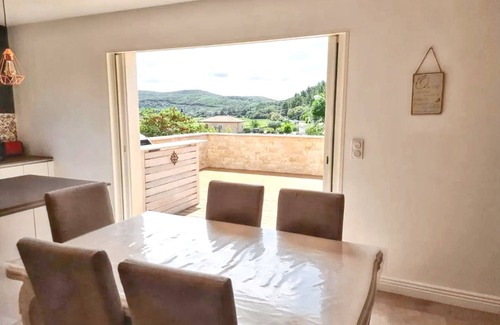 Roquebrun House | Homerez - Charming House in Roquebrun with Lake View 100 m²