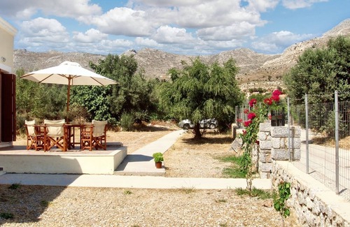 Kalymnos Villa | Homerez - Chic Villa in Kalymnos with Mountain View