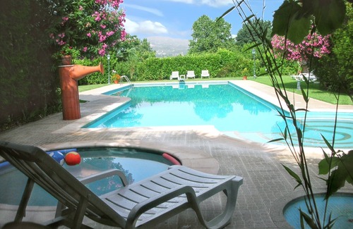 Pedraca House | Homerez - Comfortable house with mountain view and shared pool