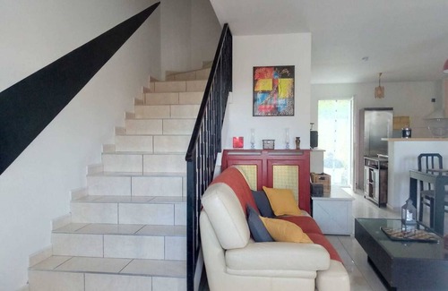 Lunel House | Homerez - Comfortable House in Lunel with Terrace and Air Conditioning