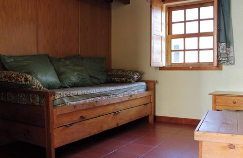 Seia Apartment | Homerez - Cosy Apartment in Seia with Fireplace - 25 m²