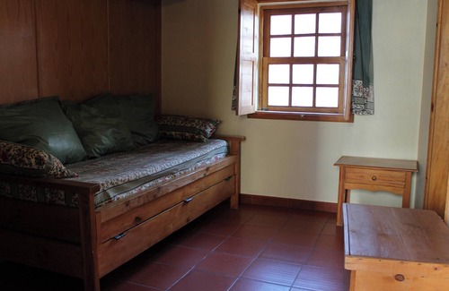 Seia Apartment | Homerez - Cosy Apartment in Seia with Fireplace - 25 m²