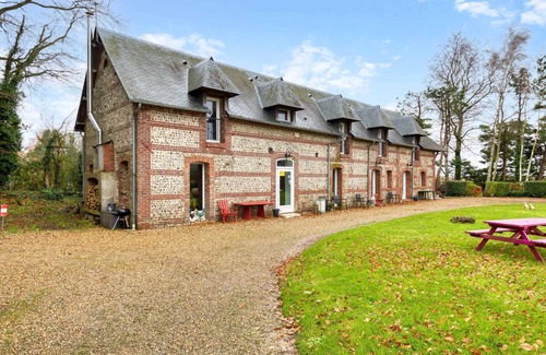 Saint-Leonard House | Homerez - Cozy House in Saint-Léonard, garden