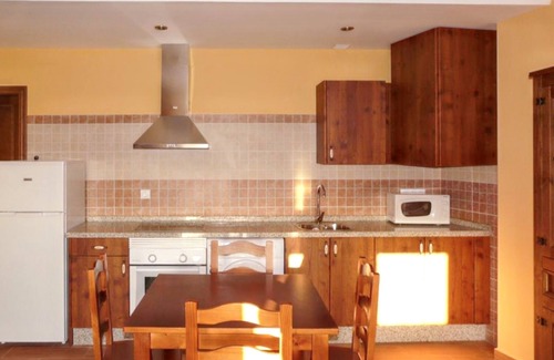 Villamiel House | Homerez - Cozy house in Villamiel with mountain view