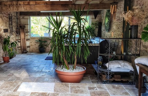 Saint-Front-de-Pradoux House | Homerez - House for 4 ppl. with shared pool and spa at Saint-Front-de-Pradoux