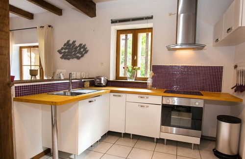 Saint-Front-de-Pradoux House | Homerez - House for 4 ppl. with shared pool and spa at Saint-Front-de-Pradoux