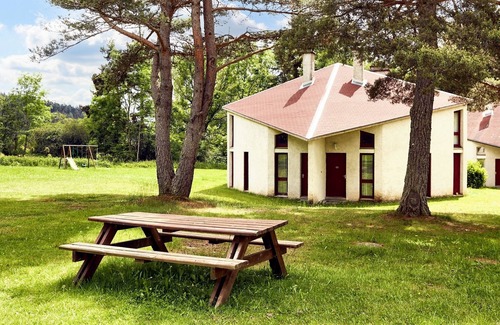 La Chapelle-Geneste House | Homerez - House La Chapelle-Geneste