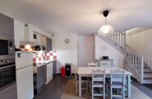 Aubignan House | Homerez - House in Aubignan, shared pool