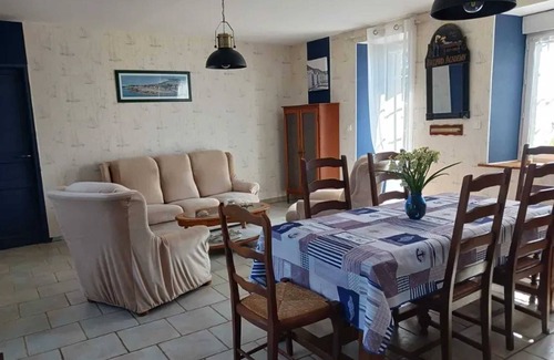 Reville House | Homerez - House with Garden in Réville