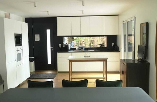 Brunoy House | Homerez - House with Jacuzzi in Brunoy