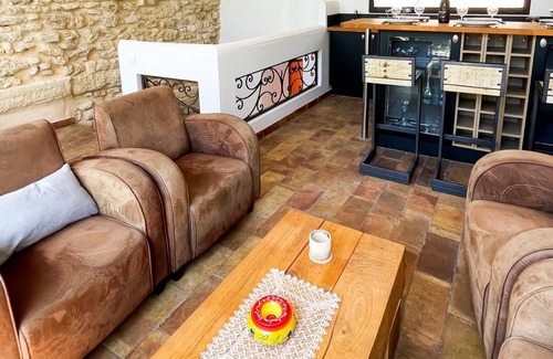 Chateauneuf-du-Pape House | Homerez - Nice house for 4 ppl. with terrace at Châteauneuf-du-Pape