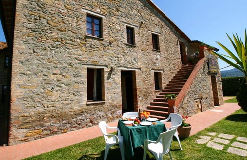 Collesanto Apartment | Homerez - Nice appartement for 4 ppl. with shared pool and garden at Villa