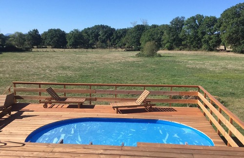 Saint-Pardoux House | Homerez - Nice bungalow for 4 ppl. with shared pool and garden at Saint-Pardoux