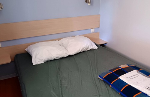 Saint-Cheron House | Homerez - Nice bungalow for 5 ppl. with shared pool and terrace at Saint-Chéron