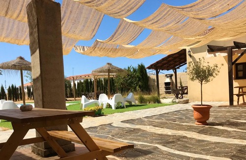 Villanueva del Duque House | Homerez - Nice house for 6 ppl. with shared pool and garden at Alcaracejos
