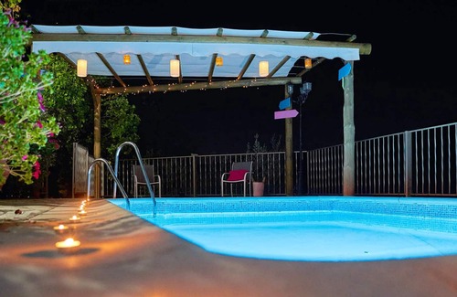 Laroya House | Homerez - Nice house for 2 ppl. with shared pool, jacuzzi and terrace at Laroya